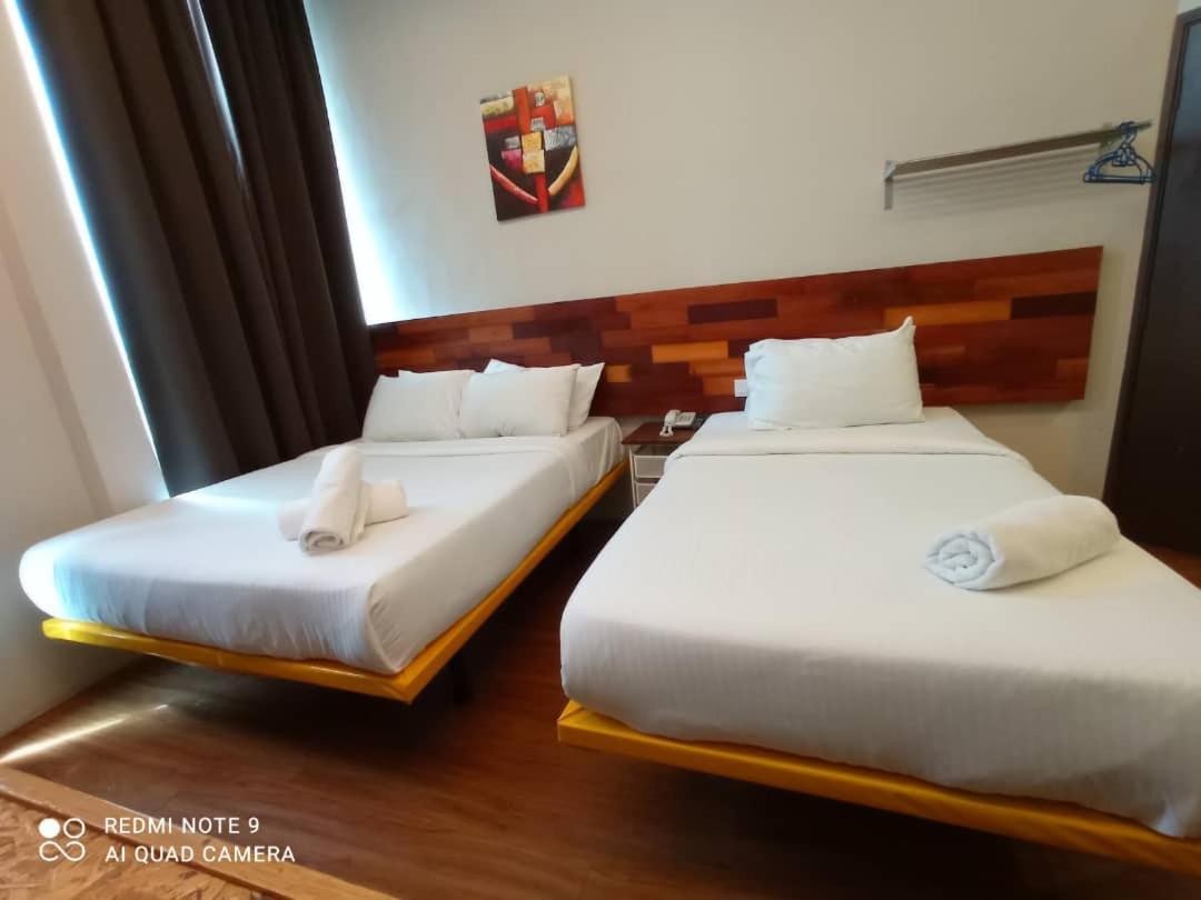 The Riverbank Hotel Куантан Экстерьер фото