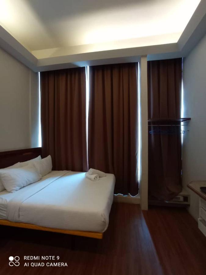 The Riverbank Hotel Куантан Экстерьер фото