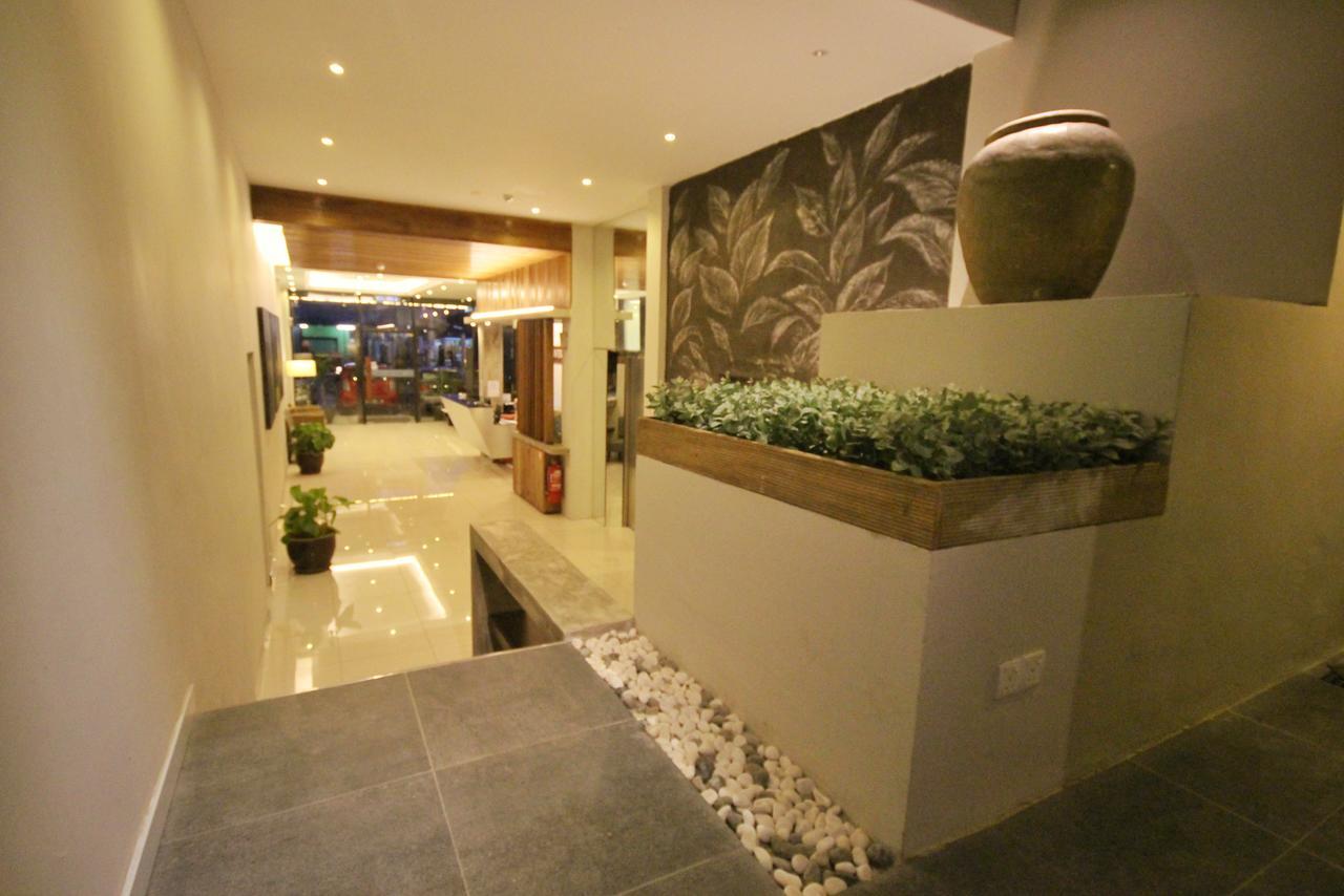 The Riverbank Hotel Куантан Экстерьер фото